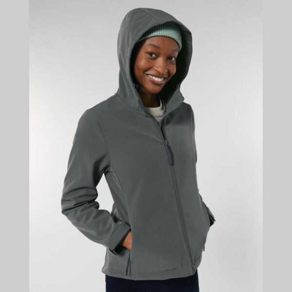 Stella Discoverer, Naised