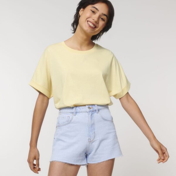 Stella Collider, Naised