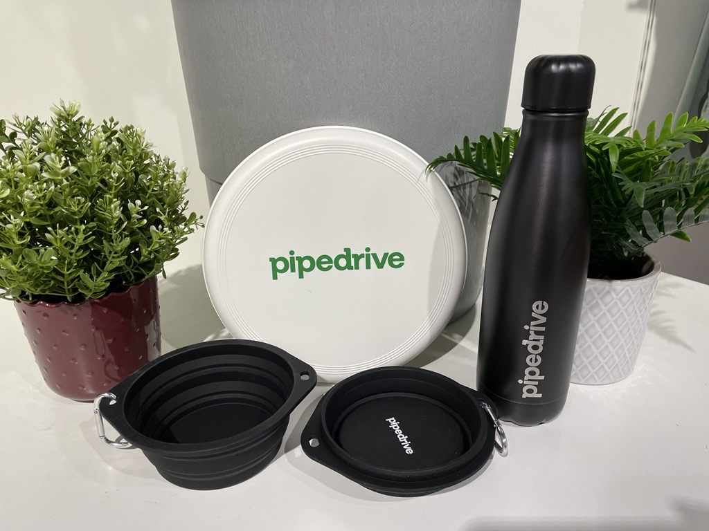 Pipedrive custom tehtud tarvikud kingituseks