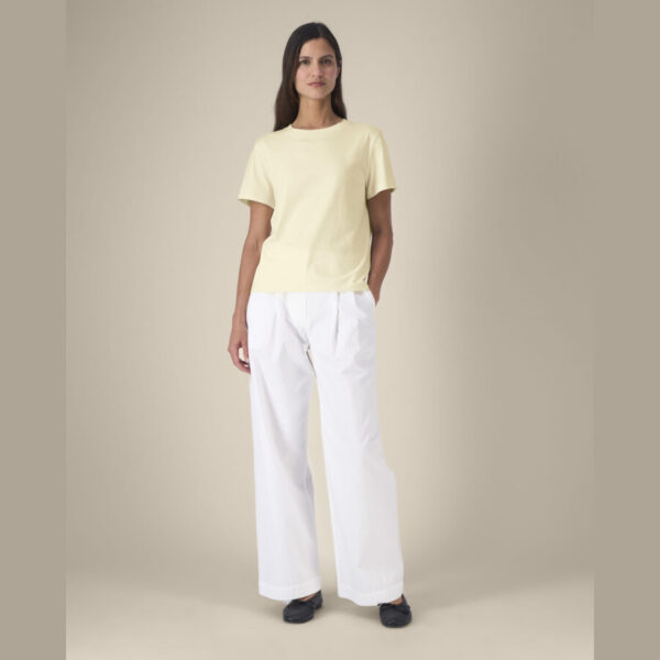 Stella Muser, Naised